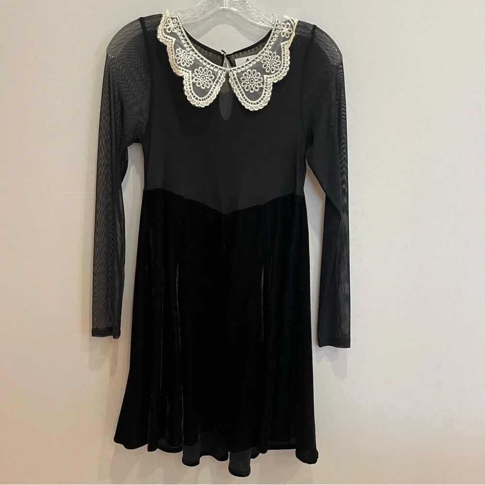 Unif Wednesday mini dress in black velvet with lace color and mesh top